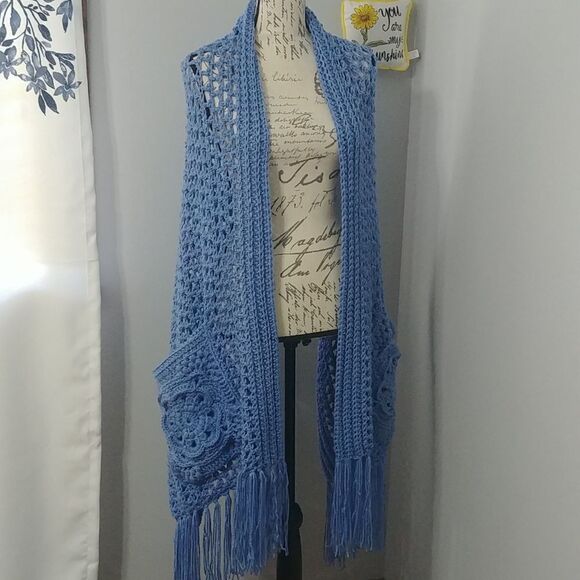 Handmade Crocheted Perfect Pockets Shawl with Flower Pocket and Fringe in blue - Picture 3 of 6